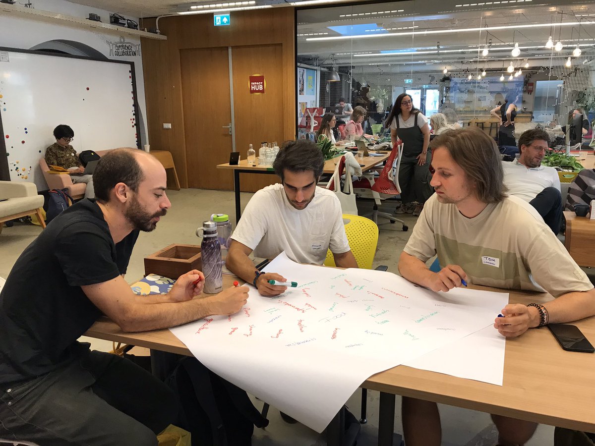 WhatDesignCanDo's tweet image. Lots of brainstorming and collaborative work happening on Day 2 of the #MakeitCircularChallenge Winners Bootcamp! 

Thank you to everyone who participated today — and see you back here tomorrow for more 👏