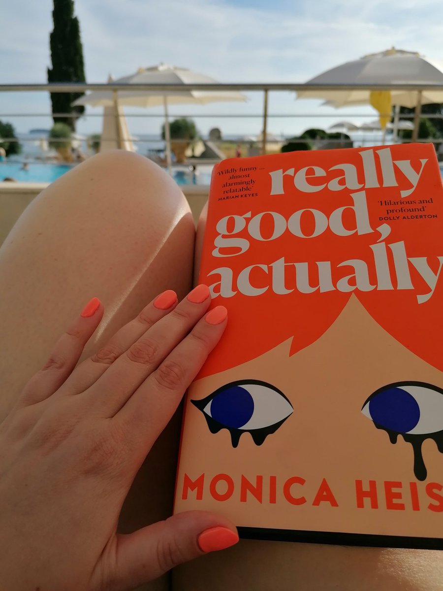 Whenever I get my nails painted orange, I always end up reading orange books. This time it's really good, actually by @monicaheisey. My book dealer (my Mum) has impeccable taste 💅