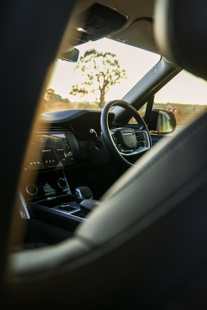 SetshabaMashigo's tweet photo. Old money, new flow.

Range Rover D350 First Edition | R3,6 million | 3.0l V6 Diesel | 258kW 700Nm | 8-Speed Automatic https://t.co/ZnSDelXaSc