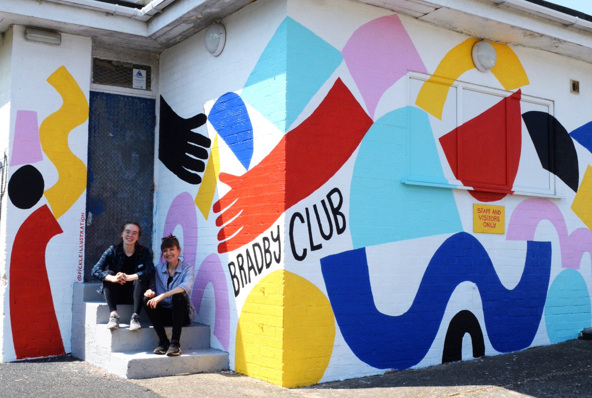 pickleillo's tweet photo. Project wrapped! An absolute DeligHT to work with @TheBradbyClub Youth Center these past weeks. We worked alongside @VIYproject to design and paint (with the help of a fab set of volunteers) a bold and playful design to inject a bit of oomph to the space. Thanks for having us!🌈 https://t.co/ljuaCgnWgG