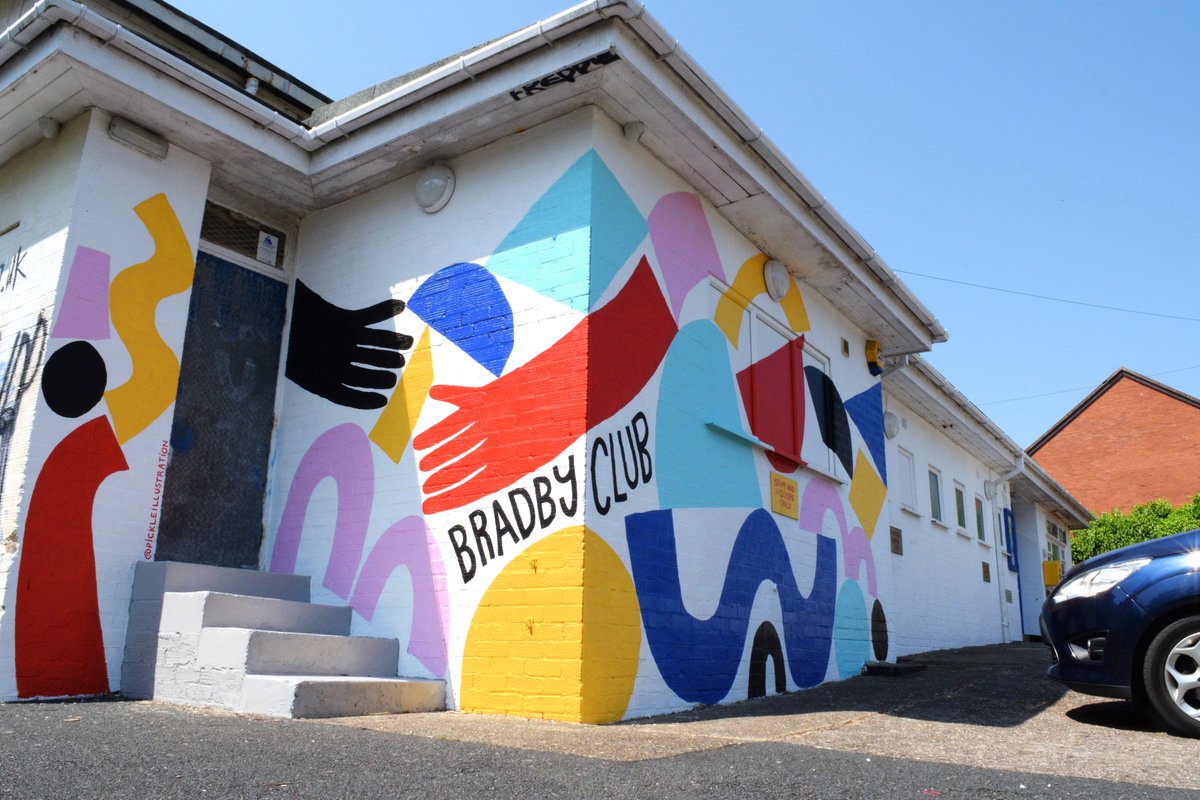 pickleillo's tweet photo. Project wrapped! An absolute DeligHT to work with @TheBradbyClub Youth Center these past weeks. We worked alongside @VIYproject to design and paint (with the help of a fab set of volunteers) a bold and playful design to inject a bit of oomph to the space. Thanks for having us!🌈 https://t.co/ljuaCgnWgG