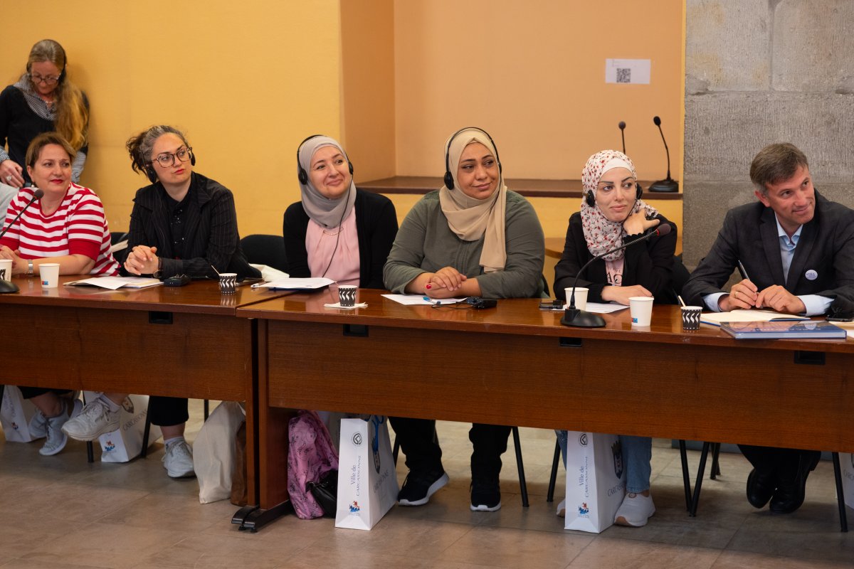 Gérard Larrat recevait ce matin les 22 chefs de projets culturels de 10 nationalités différentes (Colombie, Mexique, Equateur, Moldavie, Hongrie..) en visite à Carcassonne dans le cadre de la Formation Internationale sur le Patrimoine organisée par Sites et Cités Remarquables.