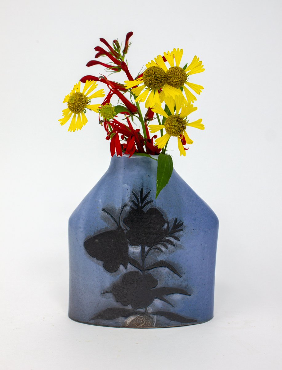 ceramicsmonthly's tweet image. Christina Bendo, one of the 2023 Emerging Artists, is taking over our social media today. Follow along to see some of her work. To read more from the May 2023 issue, click here: tinyurl.com/4h6v9fj5. #pottery #ceramics #handbuiltpottery #pinchpot #wip #process #woodfiredpotter