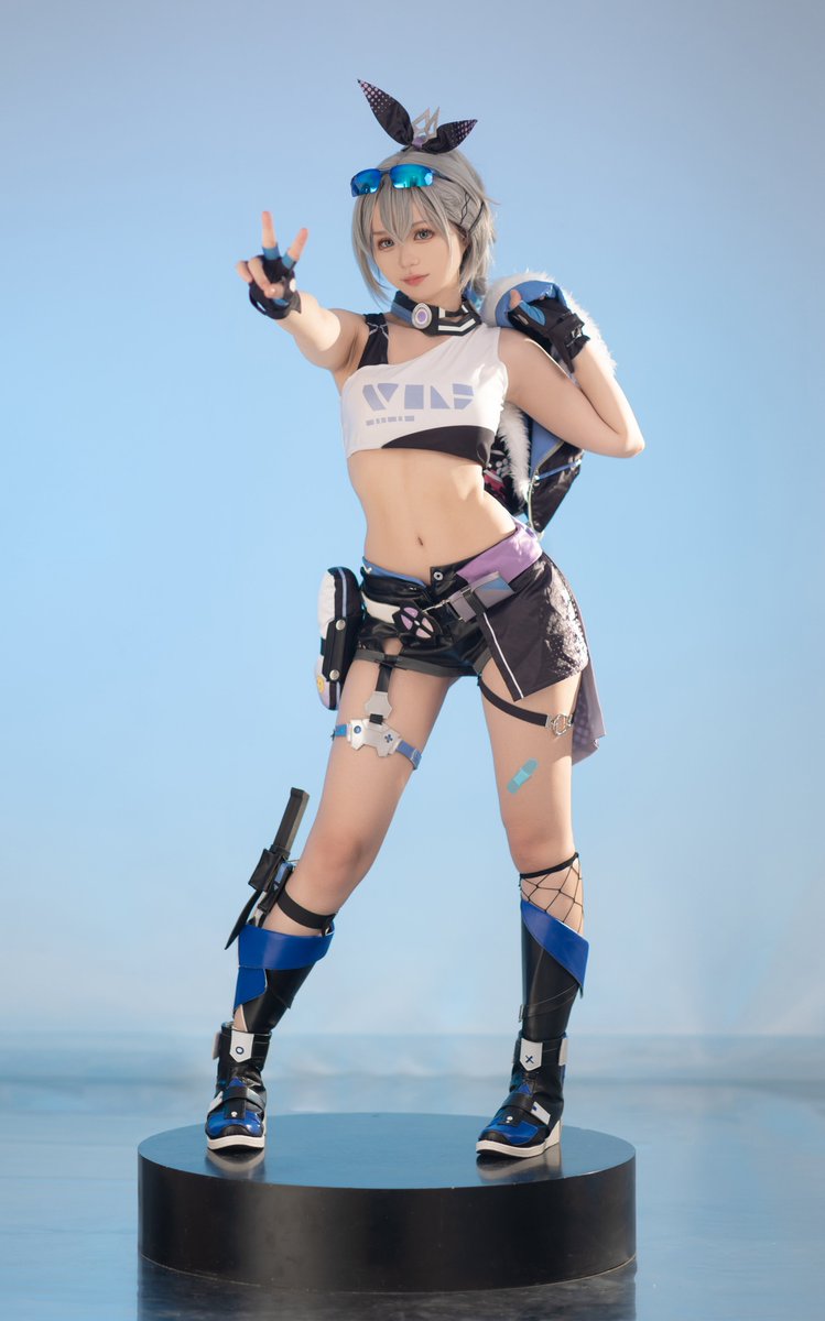 I wish this universe had a few more things to do. Don't you get bored running across the map every day?
#HonkaiStarRail #StarRail #SilverWolf