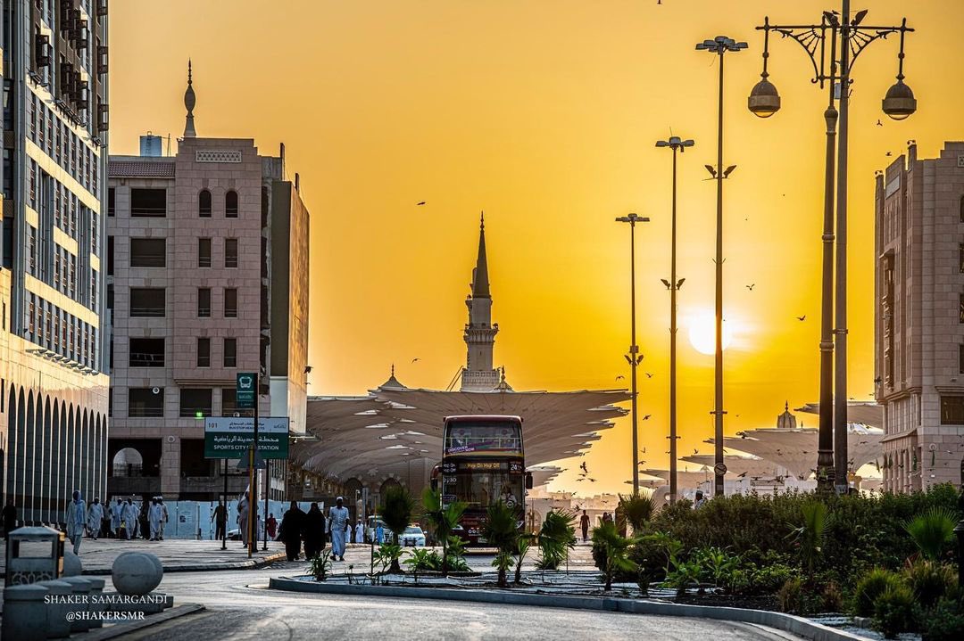 soonmadinah's tweet photo. الارصاد :

ستتجاوز درجات الحرارة في #المدينة_المنورة 
الـ 50 درجة مئوية 🔥🔥 https://t.co/aG8wselRjM