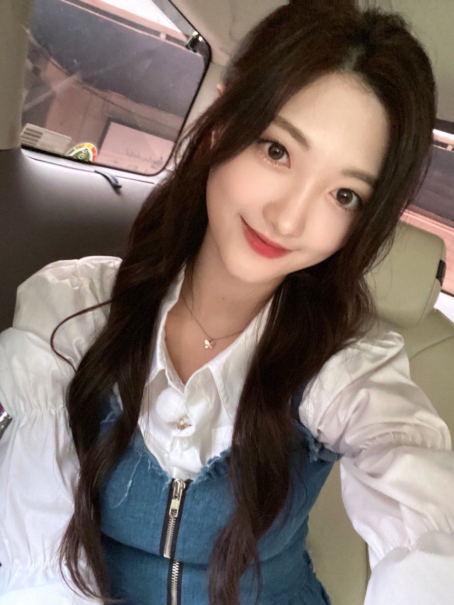 #장로나
온리원~그 동안 멤버스 못 올려서 죄송해요ㅠ
전에 생일축하해줘서 고맙다고 말도 못 해서 너무 답답해요ㅠㅠ 이제 안 참을래요!
버블에서 많이 얘기할거양앙🫧온리원!놀러와줄거죠?!기다리고 있을게!
各位only:1兄弟姊妹們，咱終於是開泡泡了啊🥹 在等到花兒都謝了以前趕快來找我玩吧🫧等你唷