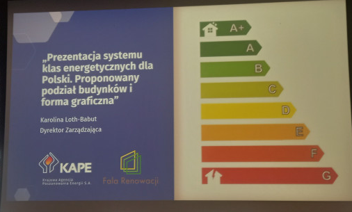 coolfonpl's tweet photo. W Polsce jest ok 1 mln budynków klasach E, F i G. 
Ogólnie 4,6 mln budynków (70%) zaliczono do nieefektywnych energetycznie.

Wszyscy właściciele takich budynków zapłacą podwyższone stawki podatku od "CO2" #Fit55 https://t.co/WCgdnWUd3I