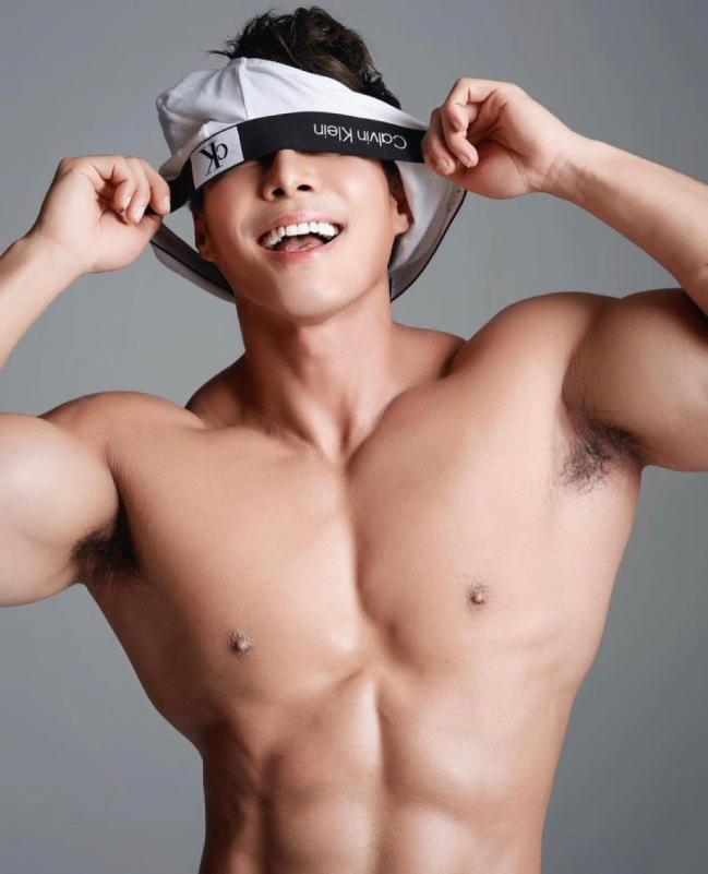 WillGayHypno's tweet photo. Subject 109 is showing good results from the Himbotizer. His muscles have grown into that of a bodybuilder, and his IQ has dropped to such levels that he can’t remember what to do with his underwear. The machine is having its intended effects and is ready for market distribution. https://t.co/3XBBTqhlpE