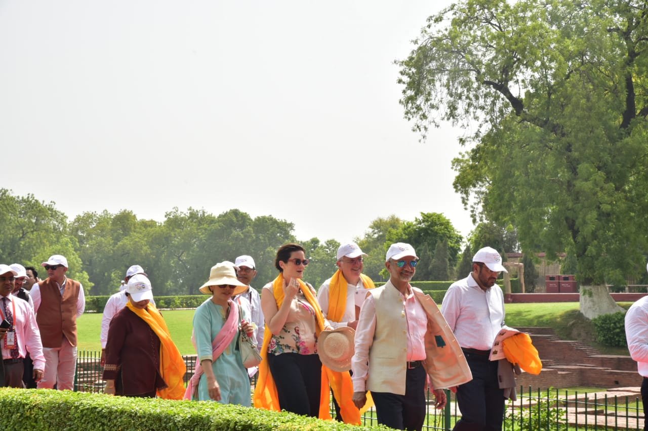 G20 : बैठक के बाद विदेशी मेहमानों ने किया सारनाथ का दौरा, विदेश मंत्री भी…. G20: Foreign guests visited Sarnath after the meeting, foreign minister also….