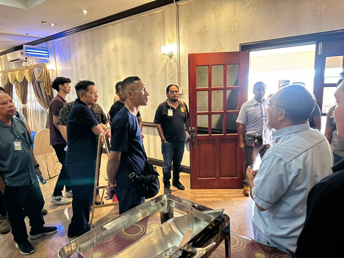 Isnin | 12 JUN 2023
Telah diadakan satu Lawatan Tapak bagi Kerja-Kerja Menaiktaraf Ruangan Dapur Wisma Perwira.

#infrarakyat #JKRTudmSubang #JasaKepadaRakyat
<a href="/Ir_faDZli/">faDZli</a> <a href="/csfbjkr/">CSFB JKR</a> <a href="/JKRSelangor/">JKR Selangor</a> <a href="/UTSSelangorJKR/">JKR UNIT TENTERA SELANGOR</a>