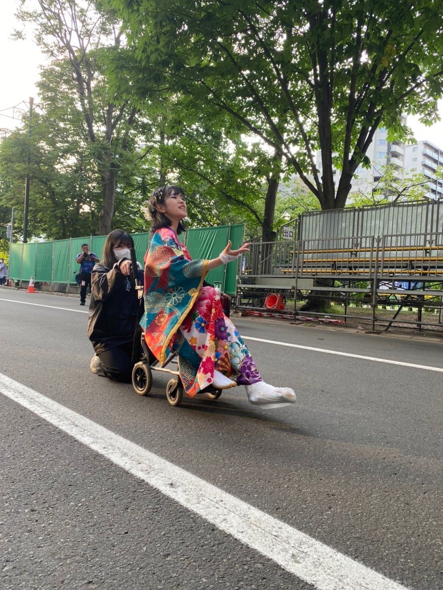 910c1212's tweet photo. 周りの助けがあったから本祭参加できた。本当に感謝しかない。
踊れなかったけど、声出しやらせてもらえたり、車椅子押してもらってパレードを追いかけたり。
全部楽しかった☺️

早く治して絶対イベントで踊るんだ🙌🏻
 #遖
 #今日も1日あっぱれ👏
 #ほなな〜👋 https://t.co/A0DWepU72s