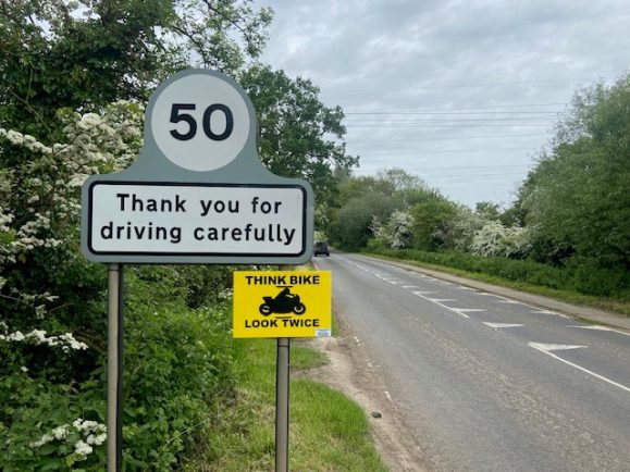 New signage to help improve safety of motorcyclists installed across Warwickshire - rugbyobserver.co.uk/news/new-signa…