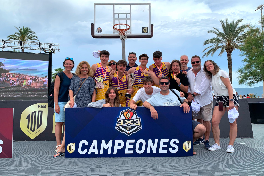 FCBQ's tweet photo. 🔝 @uemataro i @FCBbasket_fem triomfen en el 1r Campionat d'Espanya U17 3x3 de clubs #FEB3x3U17

🏆 El palmarès del nou estatal s'estrena amb l'Homs UE Mataró com a campions i Barça CBS com a sotscampiones, enhorabona!

#3x3bàsquet🏀 | #BàsquetCatalà

➡️ https://t.co/seNtrZjngR https://t.co/4v84mF27G7