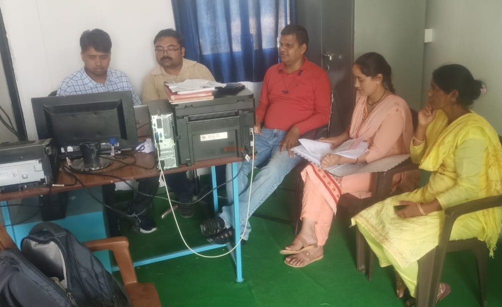 REAPPauri's tweet photo. Today, the #DPMU team visited #ABGC of #Spice & #Citrus to check the #machines & #processing of Turmeric and #explored the #business_possibilities in the nearby market. The #documentation & work related to #Book_keeping was also done by them after visiting the #Buransh_SRC. https://t.co/2NwHrFdo1b