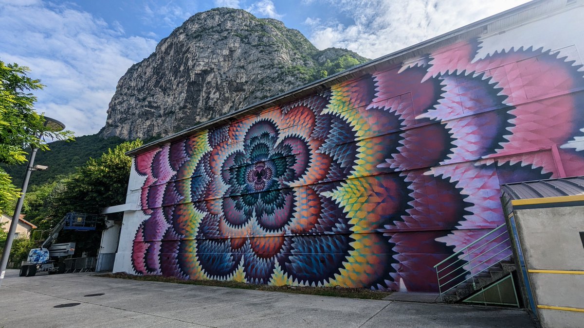 VieAGrenoble's tweet photo. Mountain Portal par #Hoxxoh à Saint-Martin-le-Vinoux 🤩 #SAFGA 2023 #StreetArt ➡️ https://t.co/eMbTBns4vz https://t.co/1pCJRTRfdg