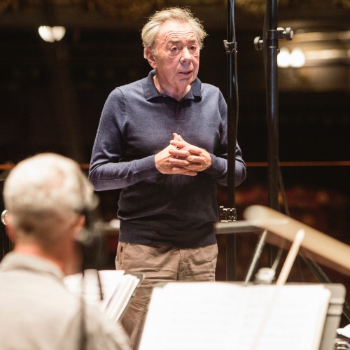 TheatreNewsWeb's tweet photo. https://t.co/H53qyEcYmi Andrew Lloyd Webber laments the difficulties musicians and theatres now face - #HelpMusiciansUK @HelpMusiciansUK #HelpMusicians #AndrewLloydWebber @ALWFoundation @OfficialALW https://t.co/PIDx2MtAEi https://t.co/QGdcGSSoOD