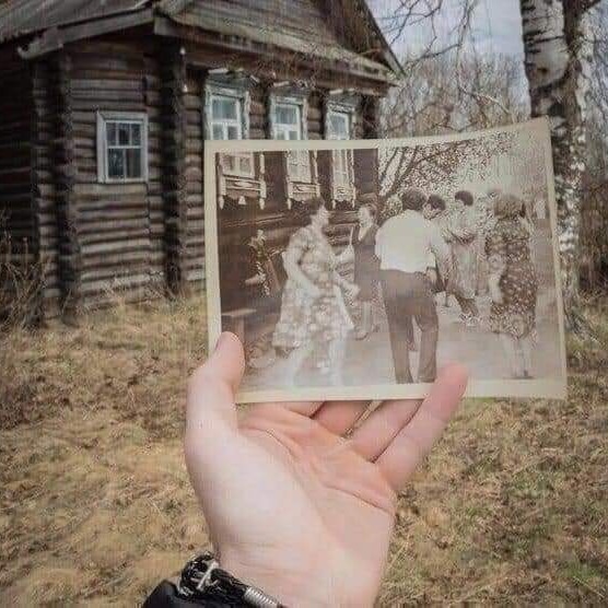 " وإن أعَادو لنا الأماكن، فَمن يُعيد لنا الرفاق. "❤
