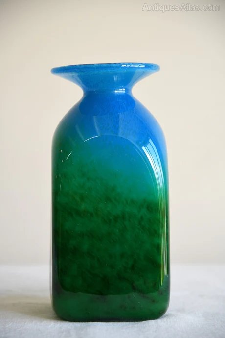 antiques_atlas's tweet photo. Kernow Furniture Have just listed for sale https://t.co/L75njghivw 
A selection of John Orwar Lake Glass vase's Click the link above to view items in images and more.  For sale on Antiques Atlas @kernowfurniture #johnorwarlake #studioahus #ekenas #swedishglass #glasscollector https://t.co/a1ZckvXTNa