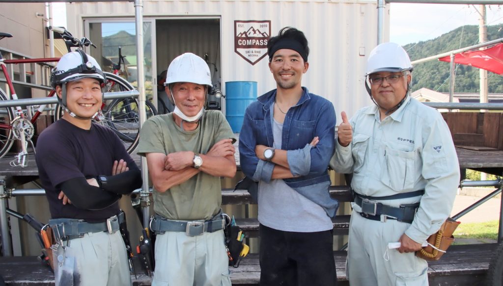 worktoplay_jp's tweet photo. Vol. 2　いよいよ太陽光発電システムの設置工事へ
https://t.co/W9X06oLp13
雪国での太陽光活用を目指して、未来通信 野沢温泉村コンパスハウスのこころみ
#野沢温泉
#コンパスハウス
#COMPASSHOUSE https://t.co/SbP5oLaSAC