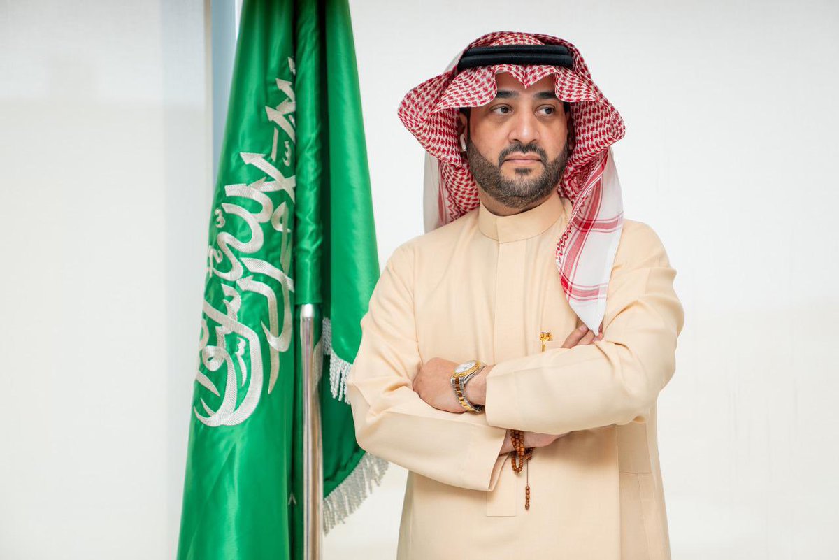 Rabanalsafena's tweet photo. رسمياً | 

الدكتور خالد العيسى يقدم ملف ترشحه الرئاسة النادي الأهلي 💚 .. https://t.co/SqJ670fMKy