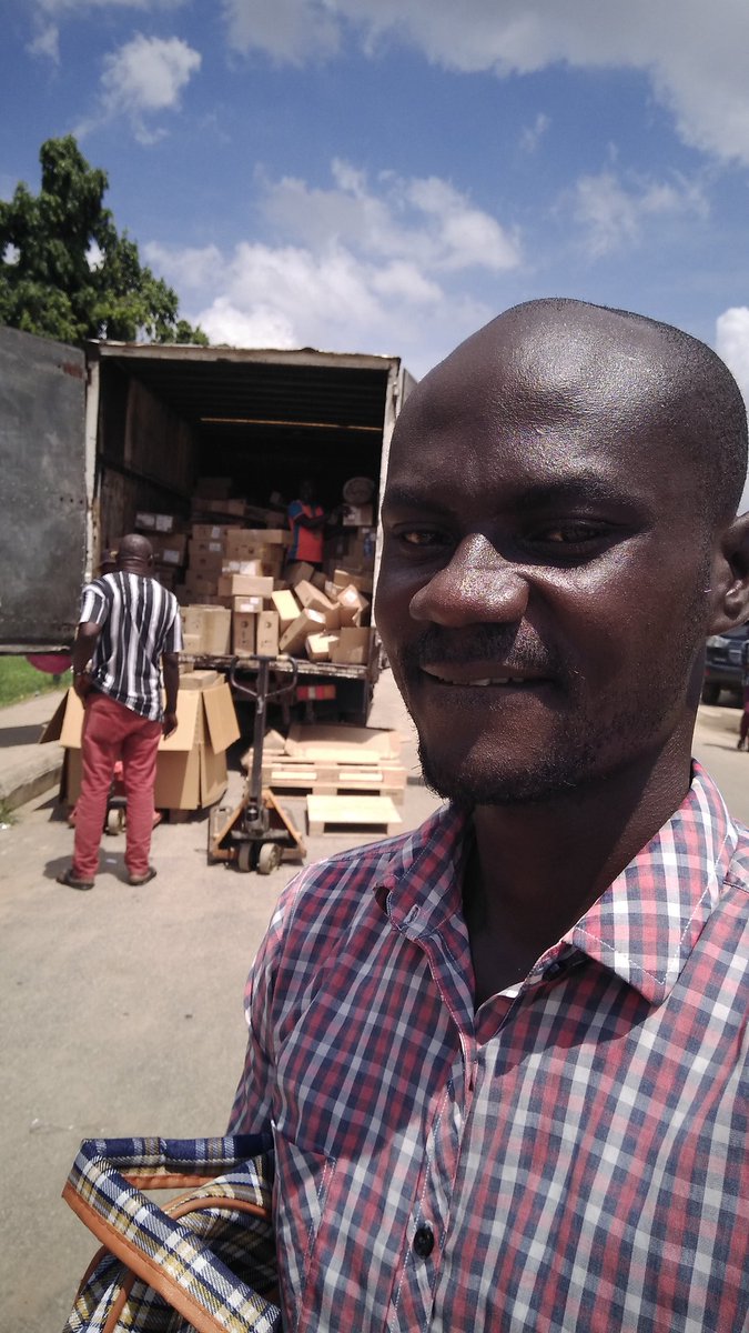 radioboycragg's tweet photo. Here for that 2k. 
What can I ship for you today.
Red Oil , beans,  meat,  Kilishi, Garri, 
Ponmo,  drinks,  edibles that can not go through DHL and UPS can now go through. 

What can I ship for you today. https://t.co/2aRqz0uPkd