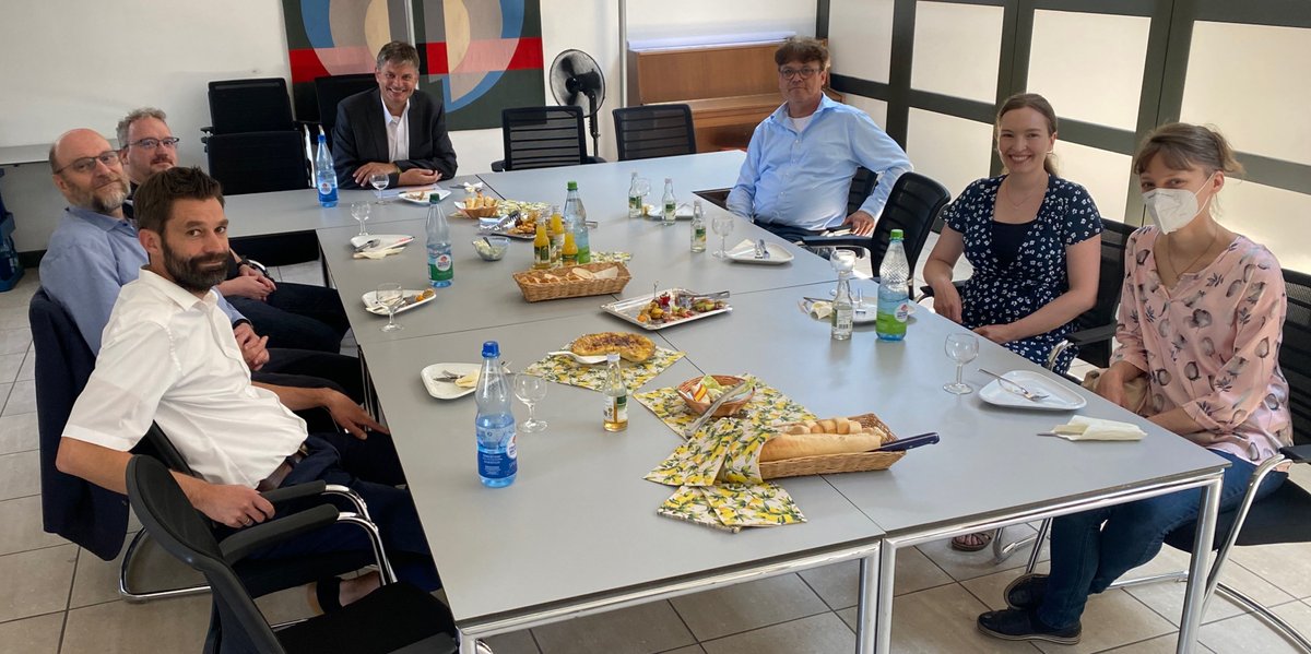 Hornegger's tweet photo. #RandomLunch with #FAUfamily members at #FAU was exciting! Had a great time and learned so much. We discussed #LongCovid, #Campo, #DataScience, #FutureOfWork, #FAUfuture and the move to #Himbeerpalast. Thanks to all for this great discussion that affects my daily work. @UniFAU https://t.co/NFpKLWvQfj