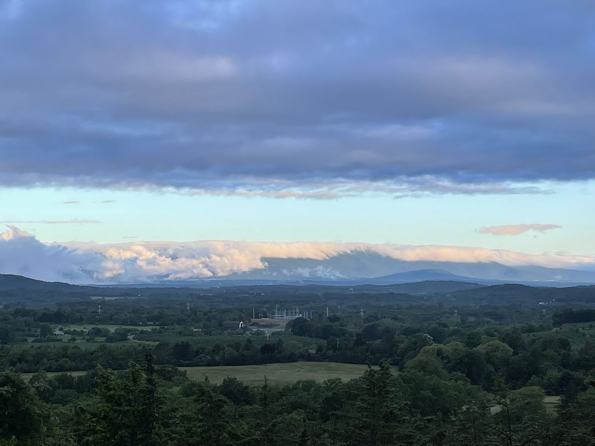 heychulkim's tweet image. #Cloudwave breaking over the #catskillmountains this morning