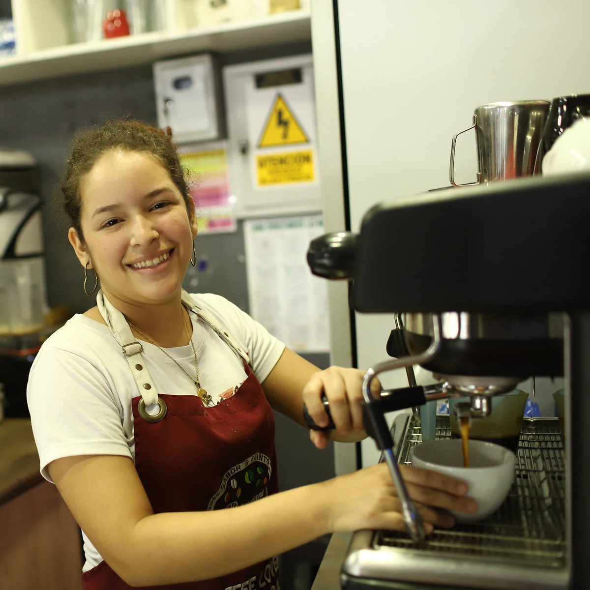 Ajay conoció a Franmary, una migrante venezolana en #Perú, quien le contó cómo el @MetropolitanoPT la ayuda a llegar más rápido al trabajo, liberando su tiempo para estudiar y compartir con amigos (1/2).