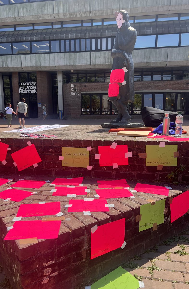 Bist Du auch Hanna? Klar, dann hast Du grad wie immer viel zu tun, aber komm doch kurz vorbei zur #AktionswocheWissenschaft 💪🏼
Danke an die Organisator:innen 🤓 <a href="/M_M_R_21/">Maike Rettmann 🍀🐖</a> &amp; @dinahwonders

#IchBinReyhan #IchBinHanna 
<a href="/HHU_de/">Heinrich-Heine-Universität Düsseldorf</a> <a href="/campuserleb_hhu/">Campus (er)leben</a>