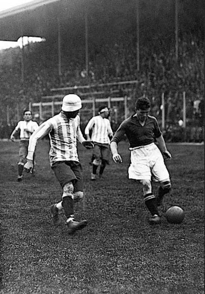 @UruguayFootENG @gedboy58 @Uruguay @Argentina This photo is from Combinado Asociacion Amateurs Argentina 0 v 3 Motherwell on 2 June 1928 in Boca Juniors stadium. The home side was made up of players from 9 different clubs. The best Argentine players were in Amsterdam playing in the Olympic Games @BocaJuniors_GO @bocajuniors