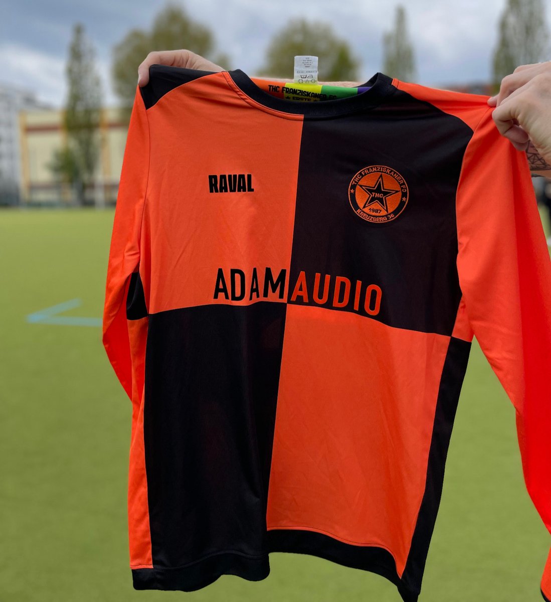 ⚽️ ADAM Audio is proud to announce our sponsorship of the legendary football club from Berlin Kreuzberg, THC Franziskaner.

We provided <a href="/thc_v/">Thức Võ Minh</a> with brand new jerseys, reminiscent of their iconic mid-80s design from their founding days 🎽✨

#ADAMAudio #BerlinFootball