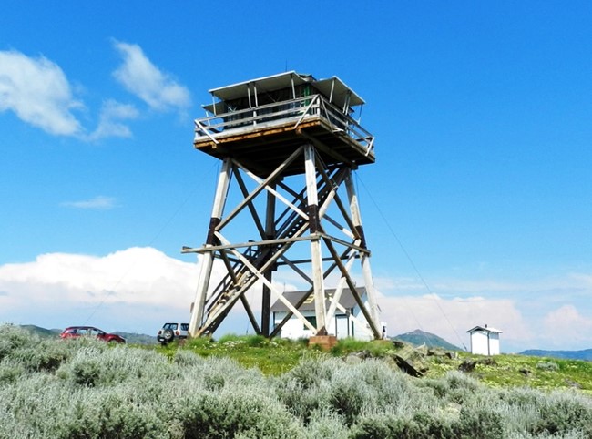 FireTowerBot's tweet photo. The Horse Mountain LookoutUS 1434 ID 126 https://t.co/uH8KIUJoNL