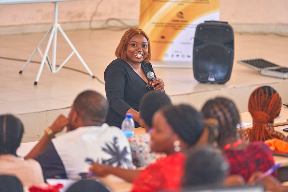 CampusReporter (@campreporterafr) on Twitter photo <a href="/tittyfady/">Titilope Fadare</a>, a multimedia journalist <a href="/PremiumTimesng/">Premium Times</a> demonstrated the proper way to use a phone for recording during her session on Multimedia Tools and Skills for Investigative Reporting.
#TIM
#TrainingInternshipMentorship
#Mediasustainability
#Campusjournalismclinic <a href="/tittyfady/">Titilope Fadare</a>, a multimedia journalist <a href="/PremiumTimesng/">Premium Times</a> demonstrated the proper way to use a phone for recording during her session on Multimedia Tools and Skills for Investigative Reporting.
#TIM
#TrainingInternshipMentorship
#Mediasustainability
#Campusjournalismclinic