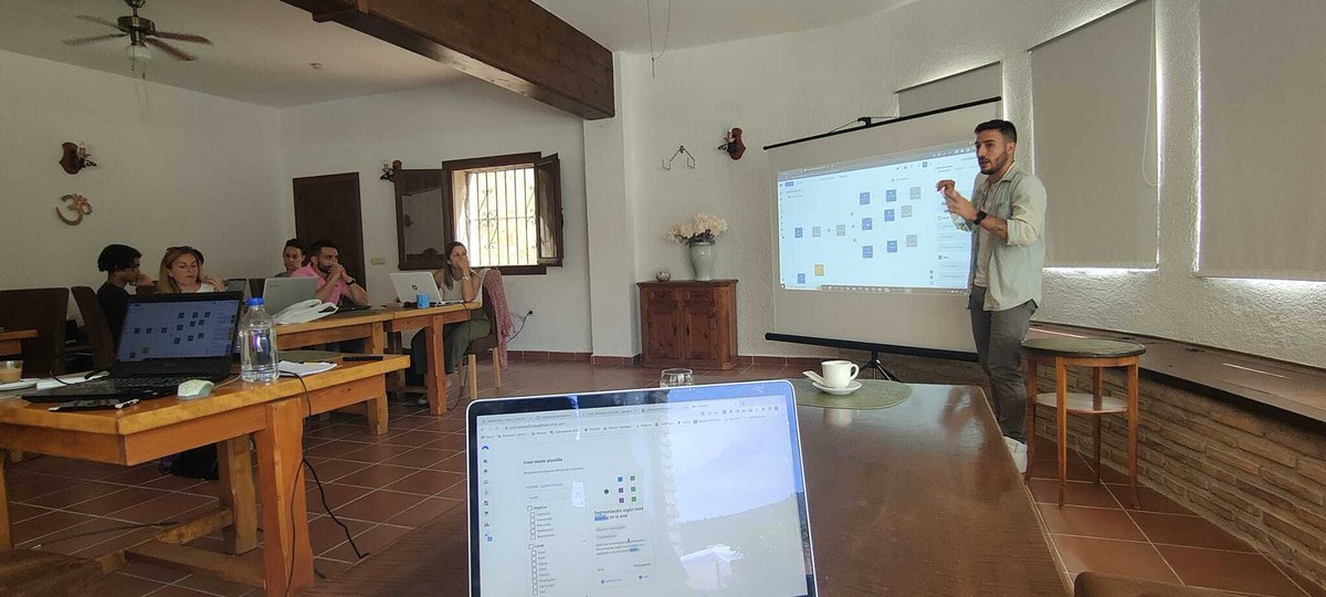 2beDigital's tweet image. Nuestro compañero Samuel Pérez Ávila explicó ayer el uso de la herramienta Connectif Artificial Intelligence junto a Augusto Martin Tavelli, CRO de la herramienta, en las instalaciones donde LEVEL UP Escuela de Negocios, dirigidas por Pablo Carcelén Pitaluga.
@2beDigital