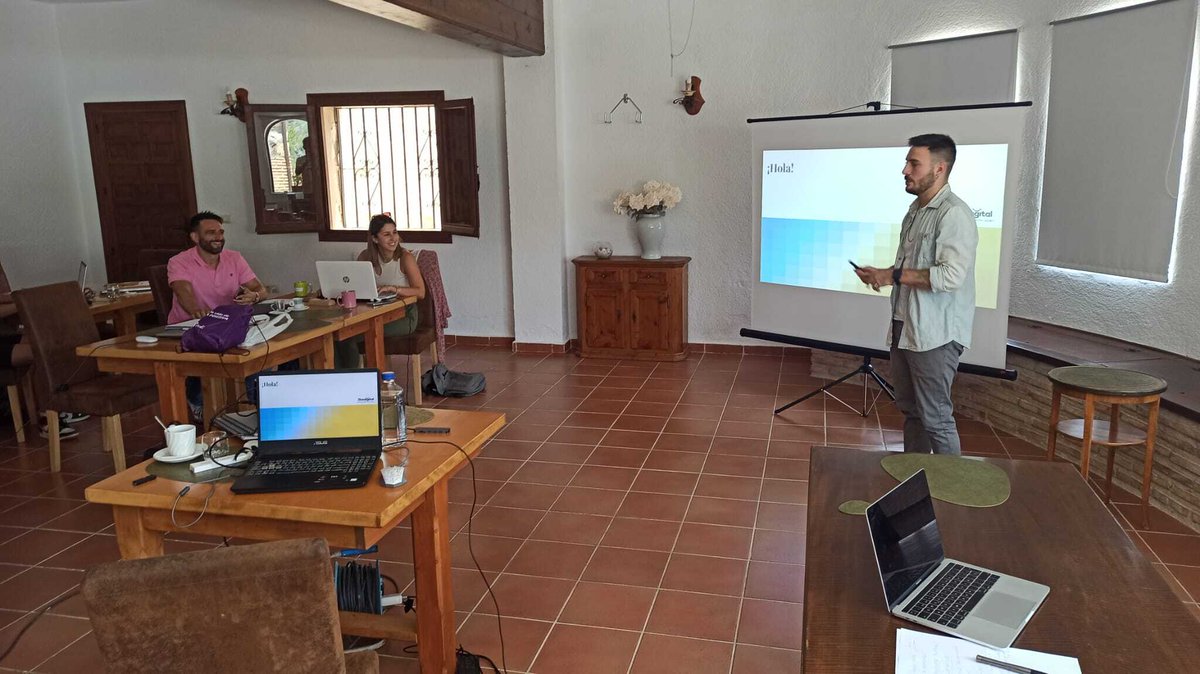 2beDigital's tweet image. Nuestro compañero Samuel Pérez Ávila explicó ayer el uso de la herramienta Connectif Artificial Intelligence junto a Augusto Martin Tavelli, CRO de la herramienta, en las instalaciones donde LEVEL UP Escuela de Negocios, dirigidas por Pablo Carcelén Pitaluga.
@2beDigital