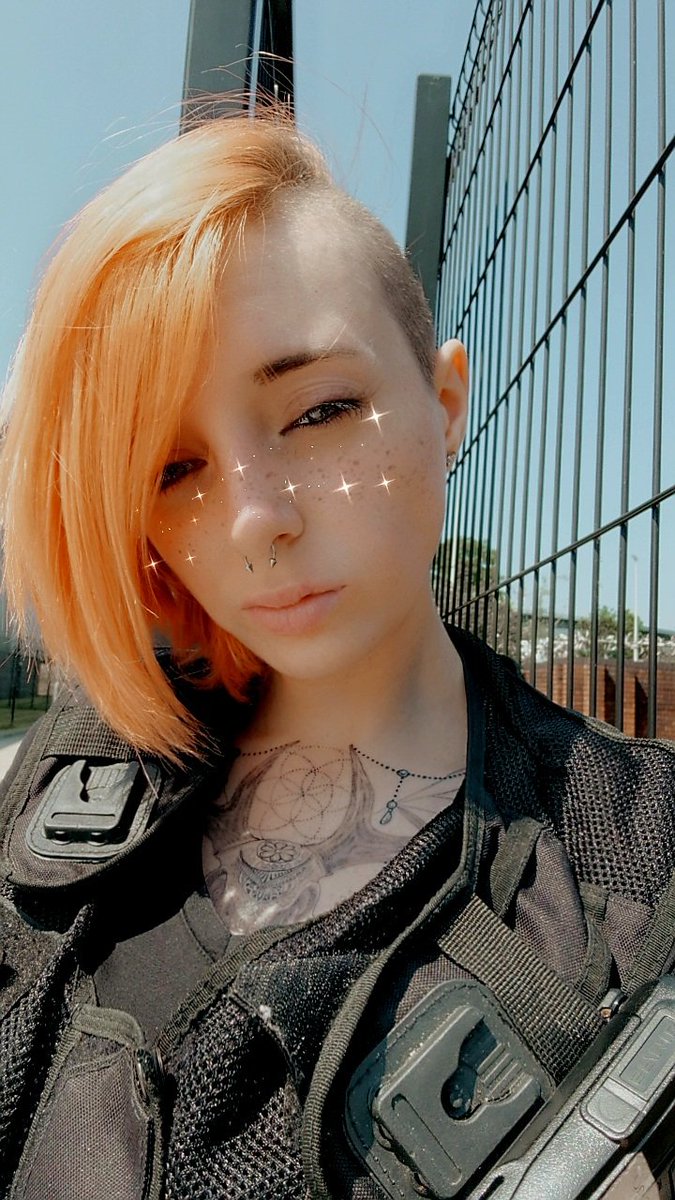 DarkDestiny2319's tweet photo. Lovely day, shame to be stuck at work.
#summertime #selfie #work #working https://t.co/FPDN78u482