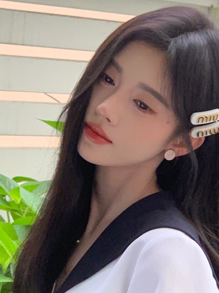 jujingnyi's tweet photo. “She is as sweet as honey, she is the girl that you need…” 🌿 https://t.co/W1omiT2pl6