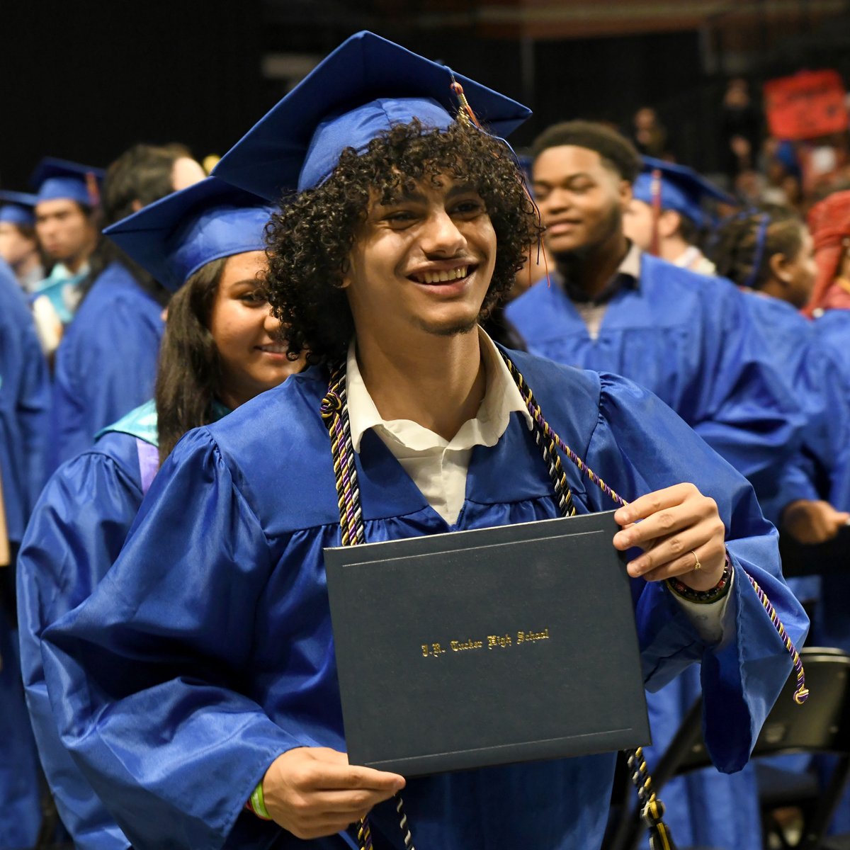 HenricoSchools's tweet photo. Congrats to the J.R. Tucker Class of 2023! Watch a replay of the commencement ceremony at https://t.co/o5GS5mG924.
More photos from other graduations will be uploaded today. Check back later for more.
#HCPSClassof23 https://t.co/0QqSCNeqGR