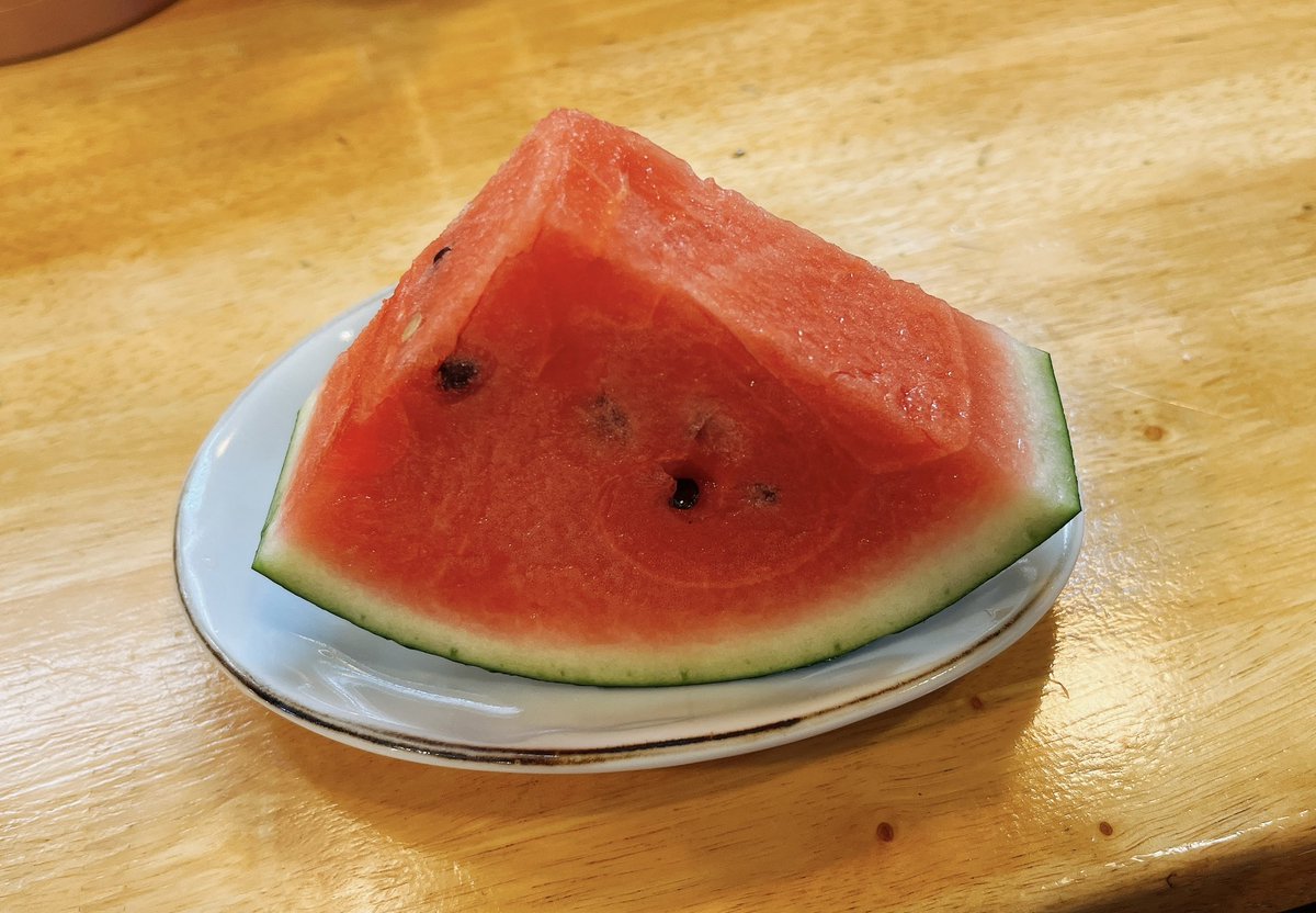 初モノのスイカをいただきました。
東はどっちだ？