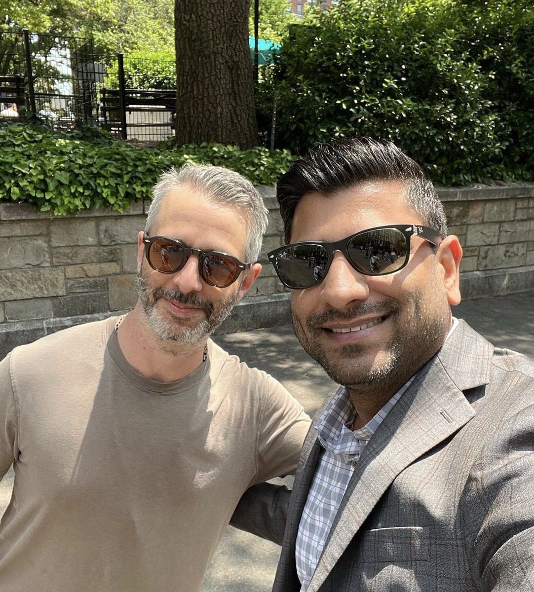 jstrongarchive's tweet photo. 📸 | jeremy strong in NYC yesterday https://t.co/cxuYeB46pF