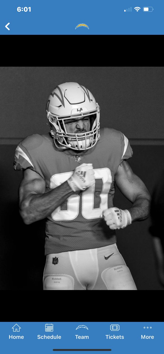 Ekeler_Suzanne's tweet photo. To all the fans that KNOW my son @AustinEkeler He has given everything he has to this @chargers organization and his teammates. THIS YEAR WILL BE NO DIFFERENT😤 cannot wait to see you all this upcoming season🙌🏼💙⚡️
(to the haters…….) https://t.co/Zqru01x4E5