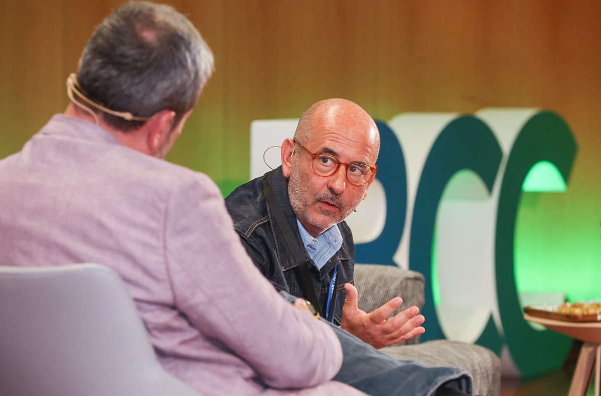 Estamos con el bloque de ¡𝗖𝗨𝗦𝗧𝗢𝗠𝗘𝗥 𝗘𝗫𝗣𝗘𝗥𝗜𝗘𝗡𝗖𝗜𝗘! Ponencias como dónde se ha hablado de estrategias enfocadas a #customerexperiencie y #ChatGPT, hablando de la importancia de las #personas. Finalizando con Agustí Molías y José Luis Monedero de Levi's face to face