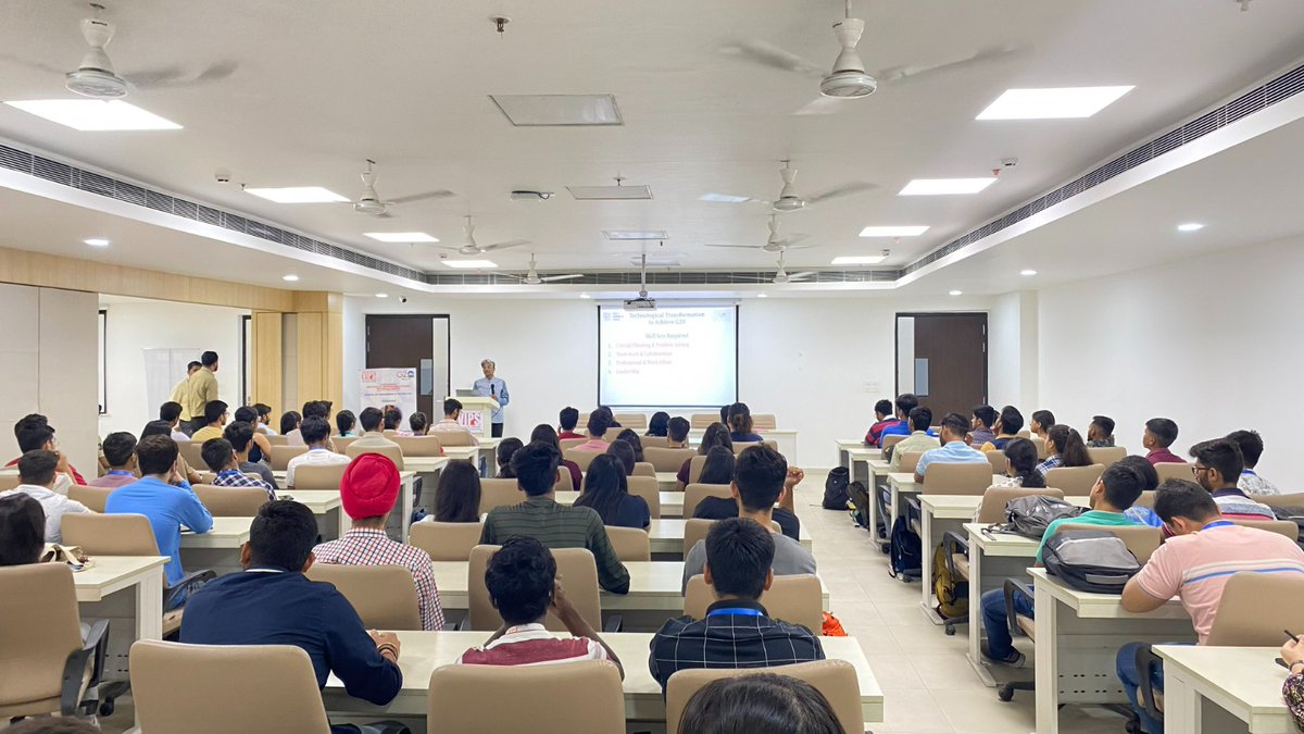 VIPS_Delhi's tweet image. Dr. Ashwini Kumar Sharma enlightened the students at VIPS-TC with a captivating talk on Technological Transformation to Achieve the G20 mission. #TechnologicalTransformation #G20Mission #CriticalThinking #ProblemSolving #Teamwork #G20India #VIPS #G20 #DelhiVIPS