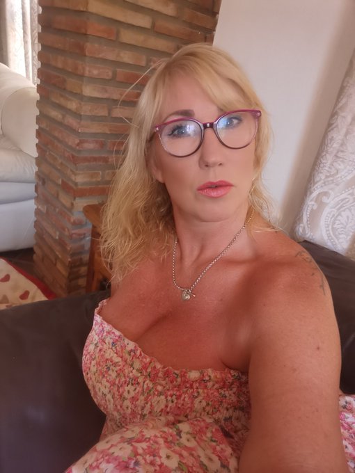 Wet hair, don't care 😜 https://t.co/cC1mrPbkDq<a href="/tag/adultwork"class="tags"><span>#adultwork</span></a>