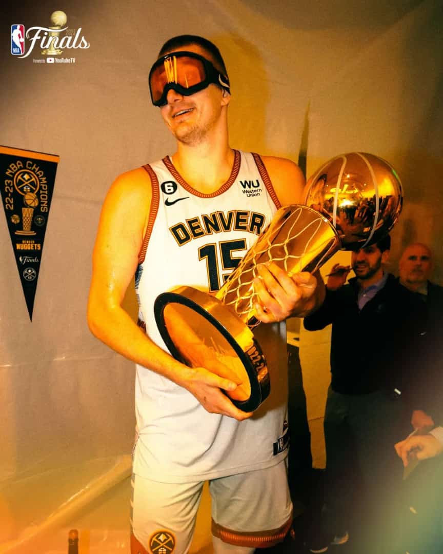 basketAN12's tweet photo. @Joker_Jokic est le premier joueur de l'histoire à terminer les playoffs comme meilleur scoreur (600pts), meilleur rebondeur (269) et meilleur passeur (190).
Drafté au 2e tour à être élu double MVP et MVP des finales.
Plus qu'un As, un véritable #Joker 
#MVPFINALS https://t.co/71NIRUR96N