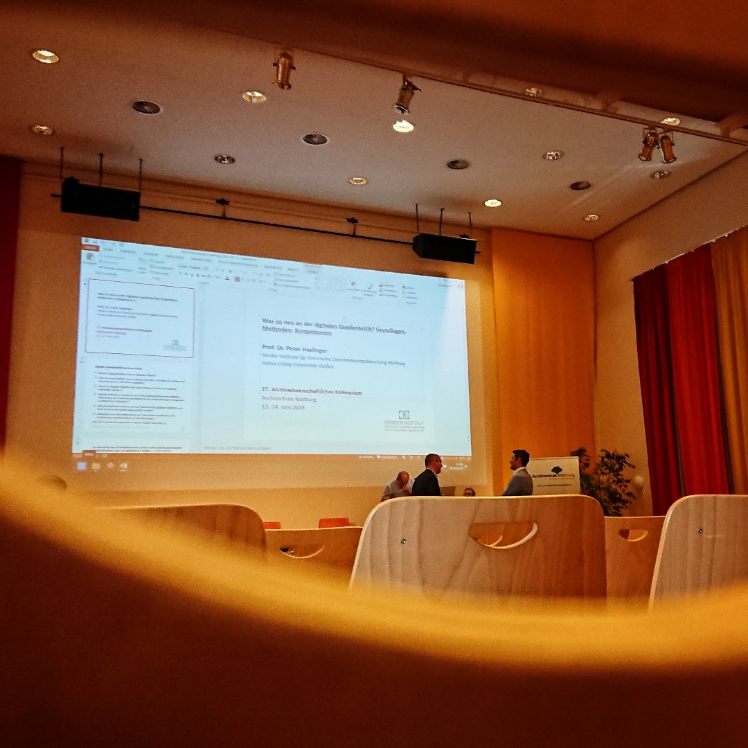 Heute auf dem 27. Archivwissenschaftlichen Kolloquium in #Marburg: Vom AFIS über das <a href="/archivportal/">Archivportal-D</a>-D in den "4Memory Data Space" - Vortrag von Andreas Neuburger (<a href="/LandesarchivBW/">Landesarchiv BW @LandesarchivBW@bawü.social</a>) und unserem Kollegen <a href="/MatthiasRazum/">Matthias Razum</a>. An alle Archive:"Join the club 4Memory"! <a href="/NFDI4memory/">NFDI 4Memory (@NFDI4memory@nfdi.social)</a> #Archiv