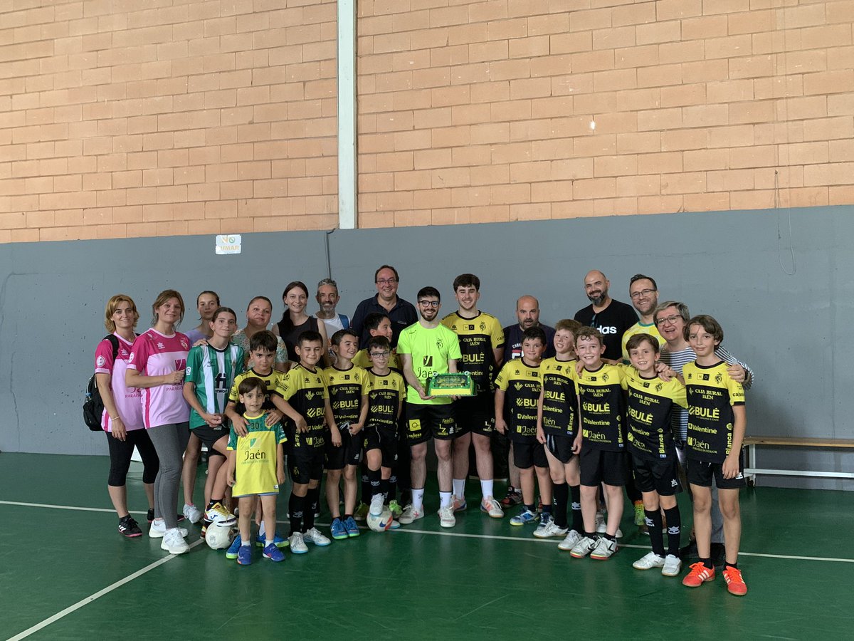 😋 Las despedidas en <a href="/JaenFSbase/">Jaén Paraíso Interior FS Base</a> saben a Bigopan 

😍 ¡Nada mejor para despedir la temporada que con una buena tarta!

🎂 Única pastelería autorizada para elaborar tartas personalizadas del <a href="/JaenFS/">Jaén Paraíso Interior FS</a> 

#SomosJaén💛#FuturoAmarillo