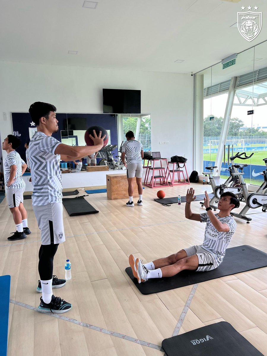 Tuning-up on Tuesday! #trainingsession 

More photos : facebook.com/10009071926735…

#MPFL2023 
#JDTFutsal 
#JDTFamily 
#LuaskanKuasamu