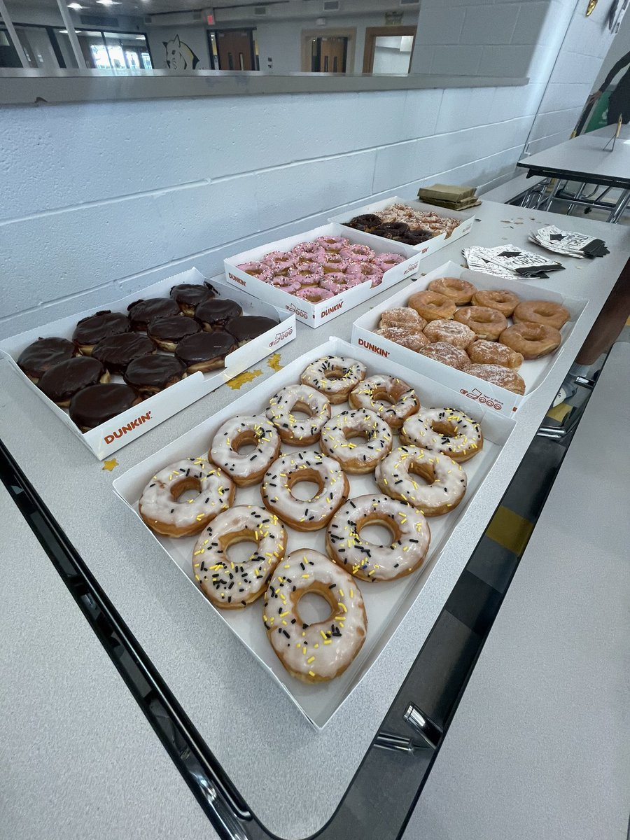 cms_chs_hsa's tweet photo. Congrats Class of 2023! Thank you Nancy and Alba  for organizing this  lovely breakfast ! https://t.co/w37drliQ2W