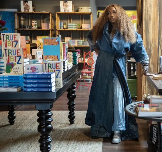 harriettsbooks's tweet image. What’s the last AMAZING, (out of this world, not just good), book you read? 

📸 @PhillyInquirer